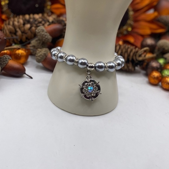 Silver Pearls Snap Jewelry Bracelet w/ Holiday Snowflake Snap SMALL Wrist NWT - Picture 2 of 9